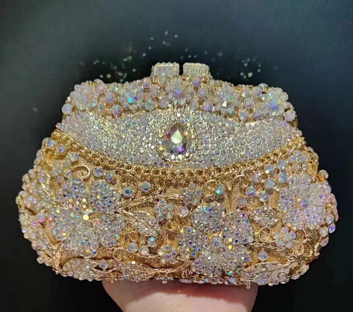 Women Bags Golden - حقيبة سهرة نسائية معدنية ذهبية مزينة