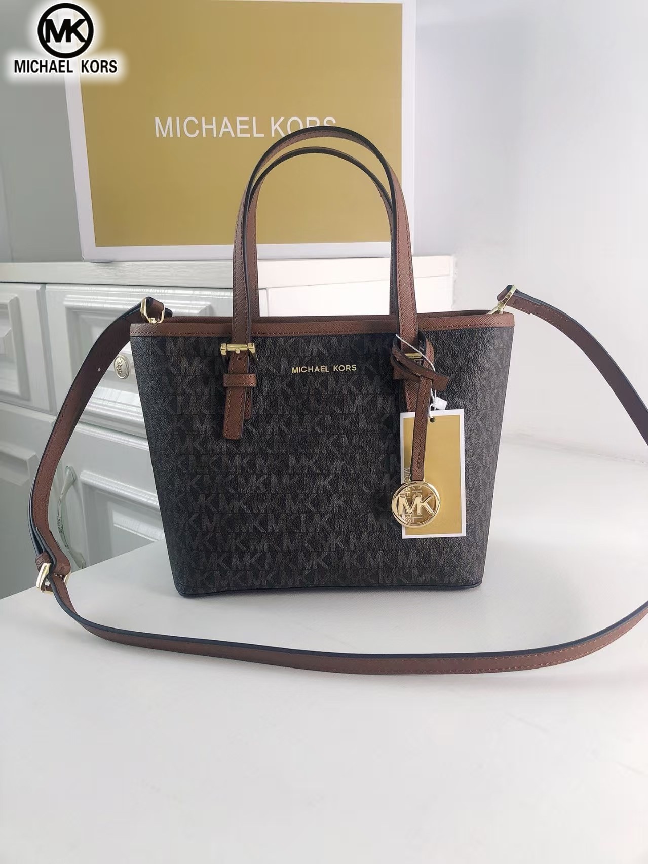 حقيبة كتف نسائية فاخرة من مايك - مراجعة Women'S Tote Bags Michael Kors وسعره