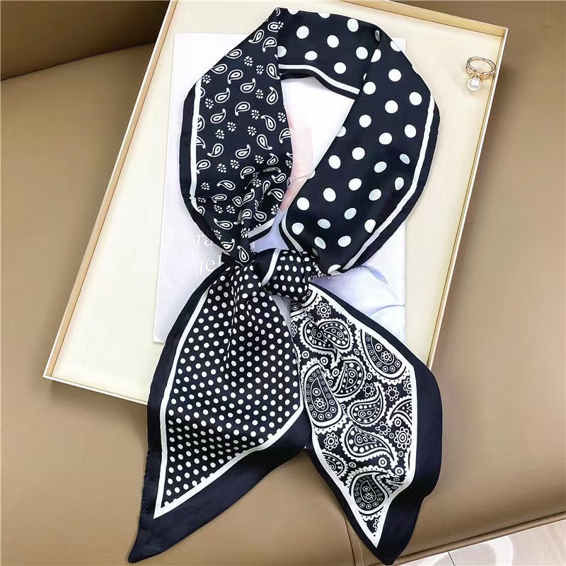 وشاح حريري مربع فاخر بنقشة حما - مراجعة Women Bags Online وسعره