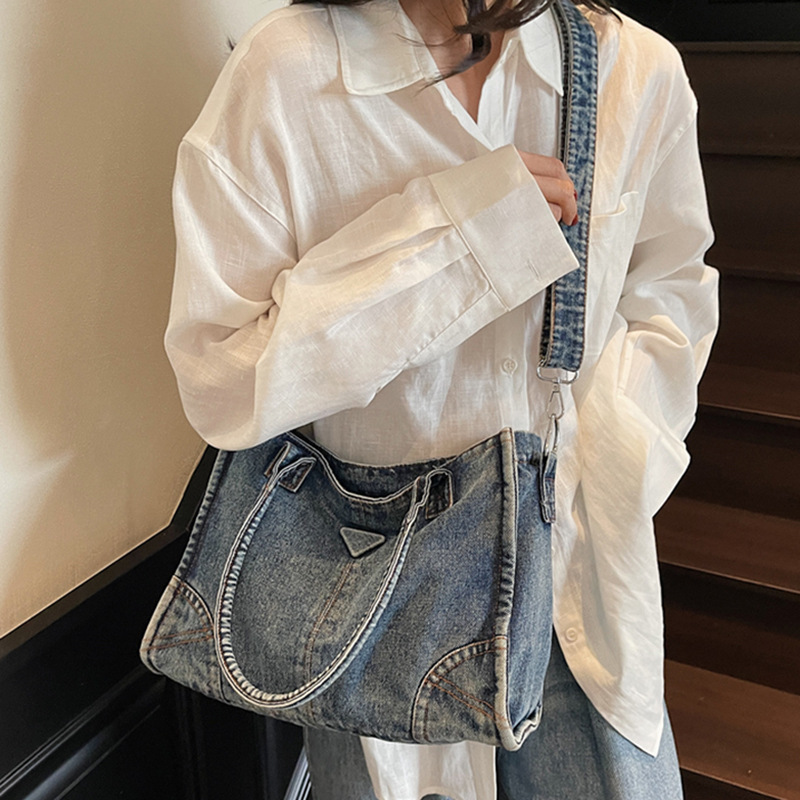 حقيبة كتف من الدنيم بتصميم عتي - مراجعة Women Bags Jeans وسعره