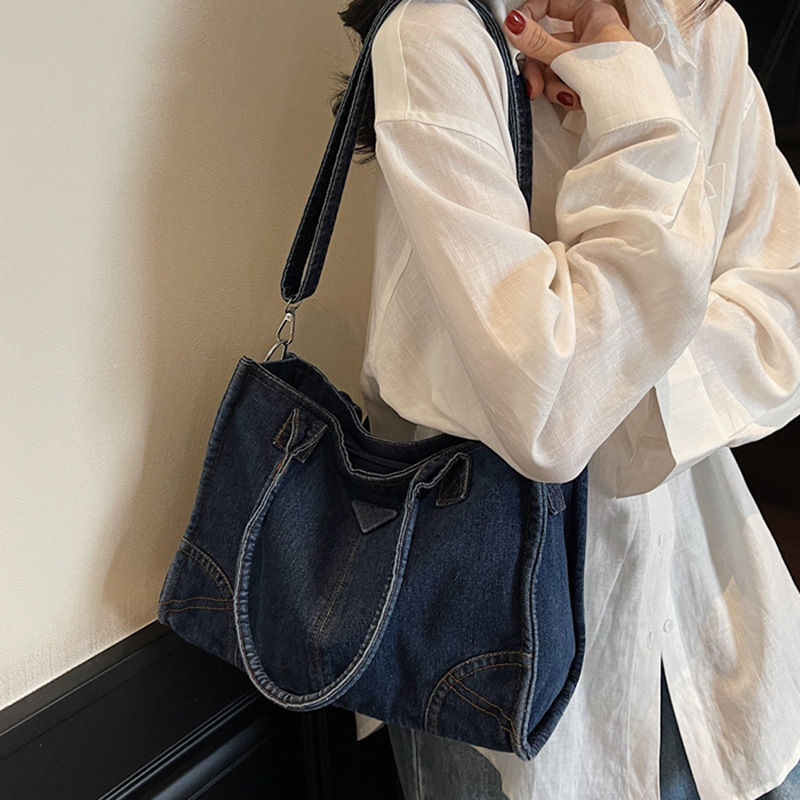 حقيبة كتف من الدنيم بتصميم عتي - مراجعة Women Bags Jeans وسعره