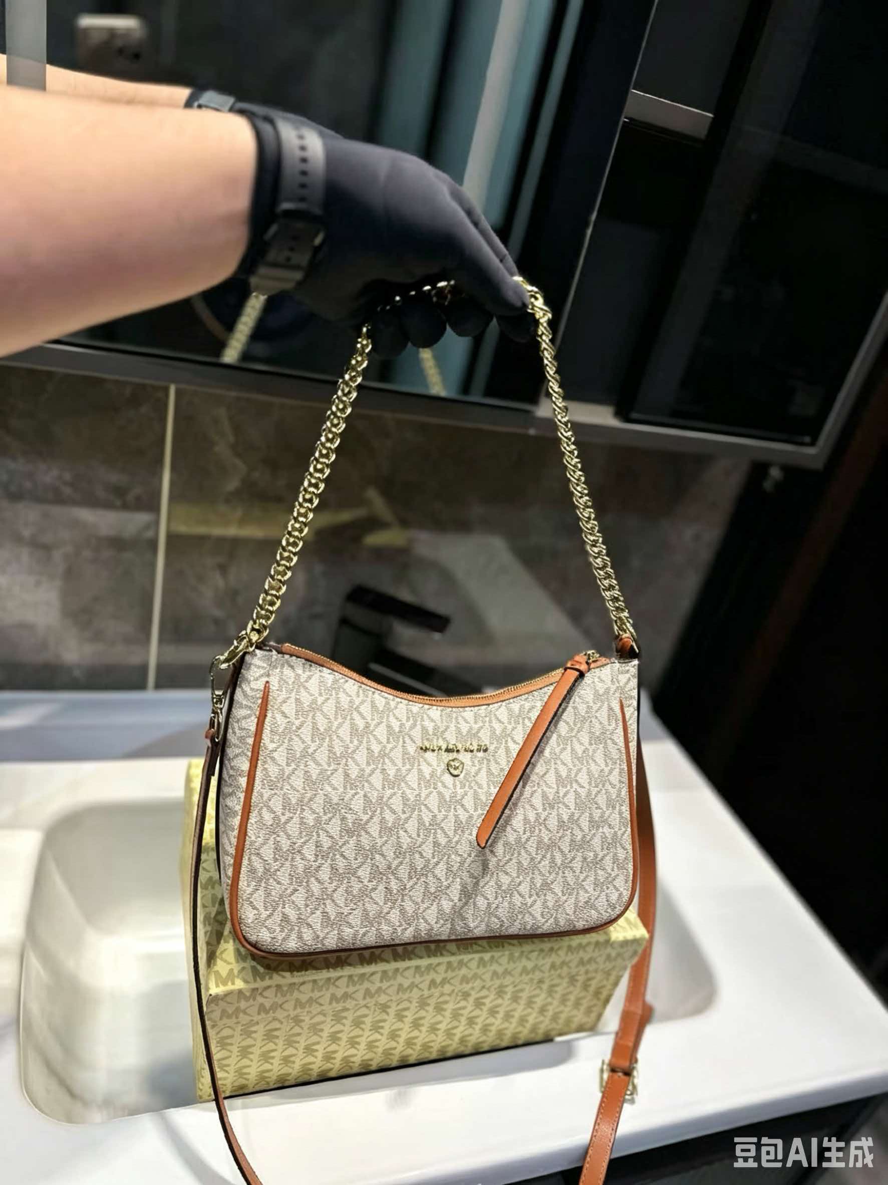 حقيبة ماهجونغ صغيرة للسفر من م - مراجعة Women'S Tote Bags Michael Kors وسعره
