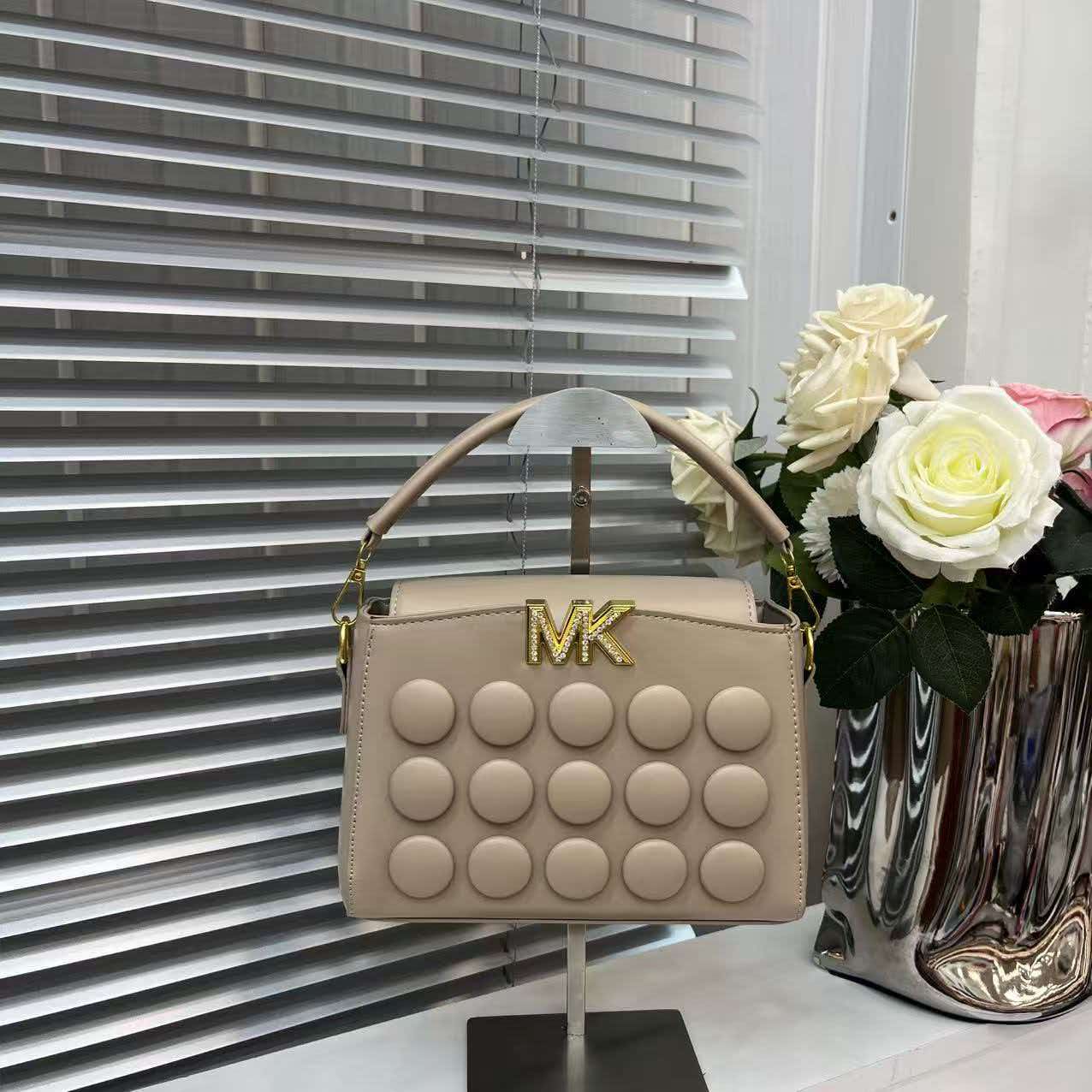 حقيبة يد نسائية فاخرة من مايكل - مراجعة Women'S Tote Bags Michael Kors وسعره