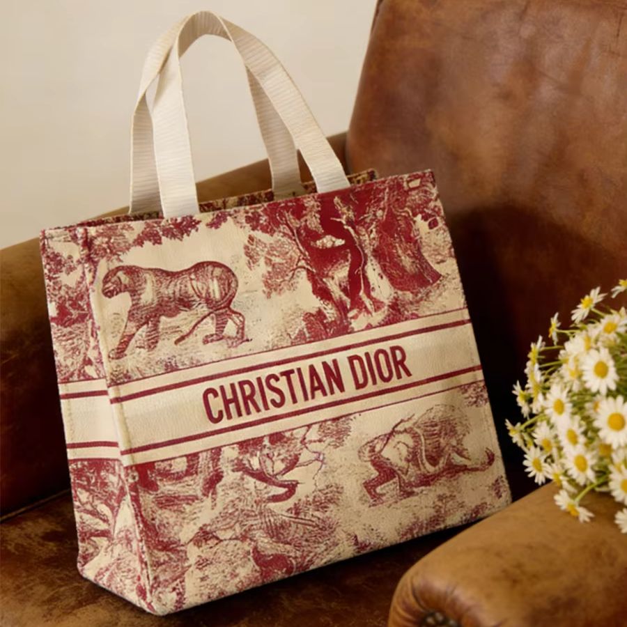 حقيبة كريستيان ديور حمراء بطبع - مراجعة Women Bags Tote Dior وسعره